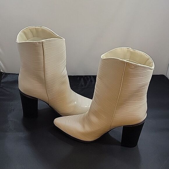 BRAND NEW QUPID POINTED TOE CHUNKY HEEL BOOT - Picture 8 of 15